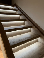  Schody-z-vinylu-BUKOMA-PREMIUM-CLICK-XL-dekor-Dub-Bunbury LED